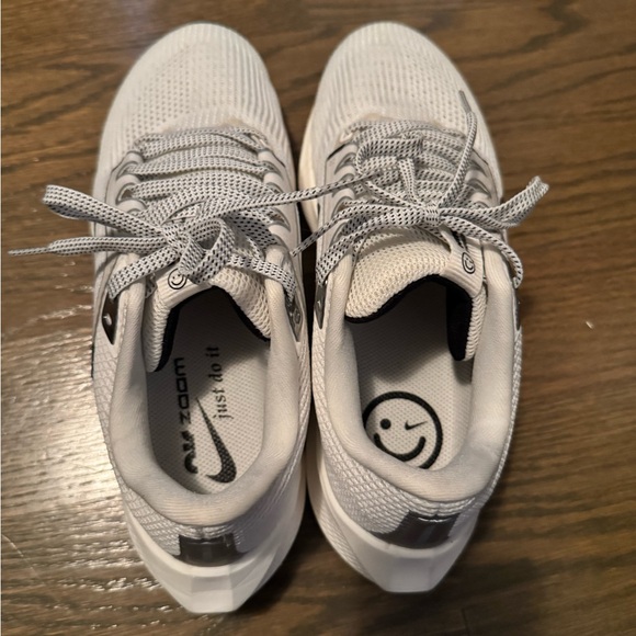 Nike Air Zoom Pegasus - New in box! W7.5 - Picture 3 of 5